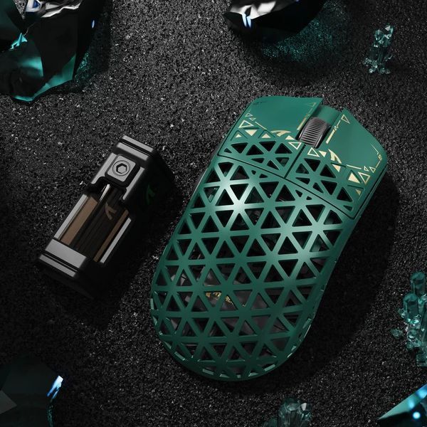 Бездротова миша Attack Shark R5 Ultra Green, Carbon Fiber, сенсор PAW3950MAX, 42000 DPI, 8000 Гц, Bluetooth / 2.4 ГГц / USB 5521 фото
